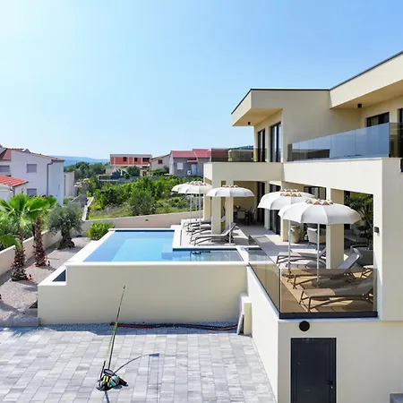 Villa Novue With Pool