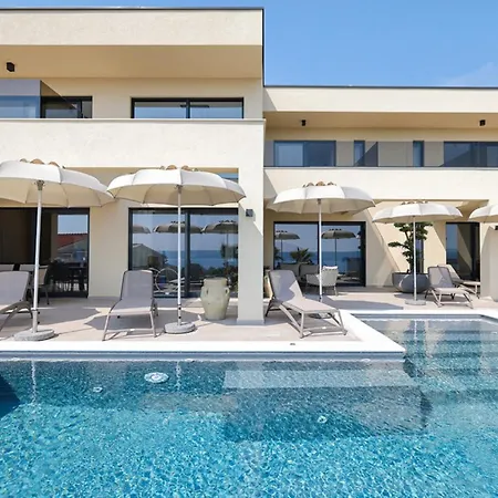 Novue With Pool Villa Maslenica