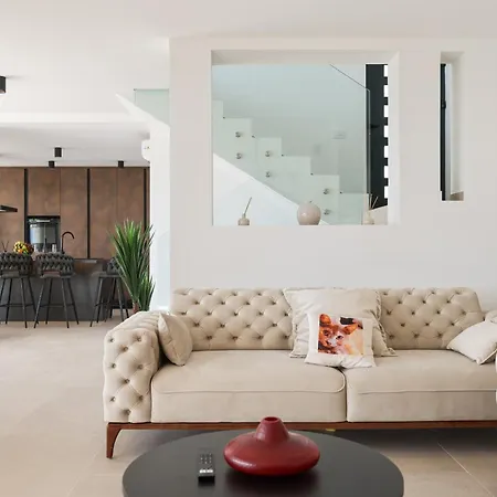 Novue With Pool Maslenica