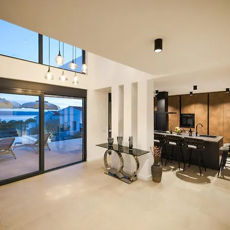 Villa Novue With Pool