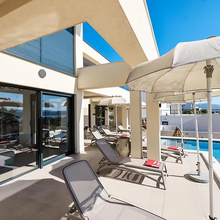 Novue With Pool Maslenica