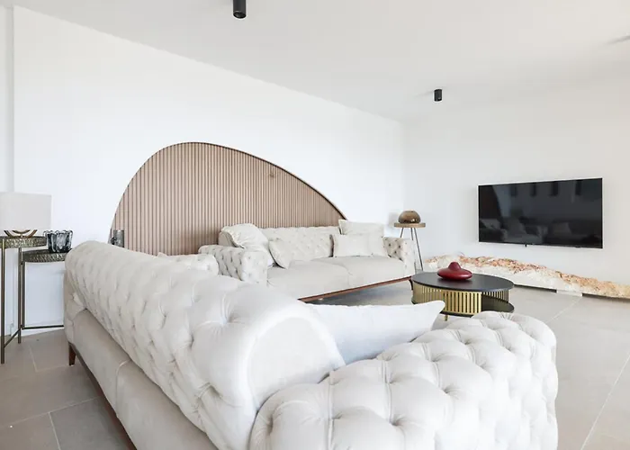 Novue With Pool ماسلينتسا