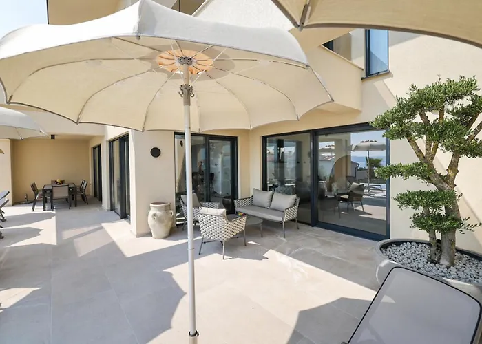 Novue With Pool Villa Maslenica