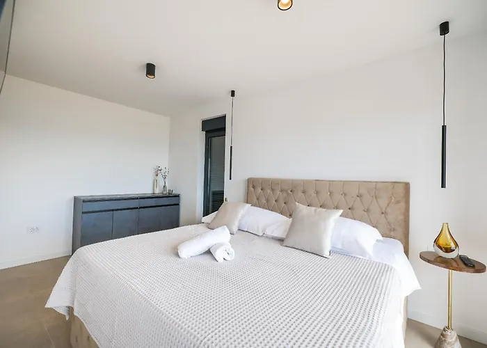 Novue With Pool فيلة ماسلينتسا