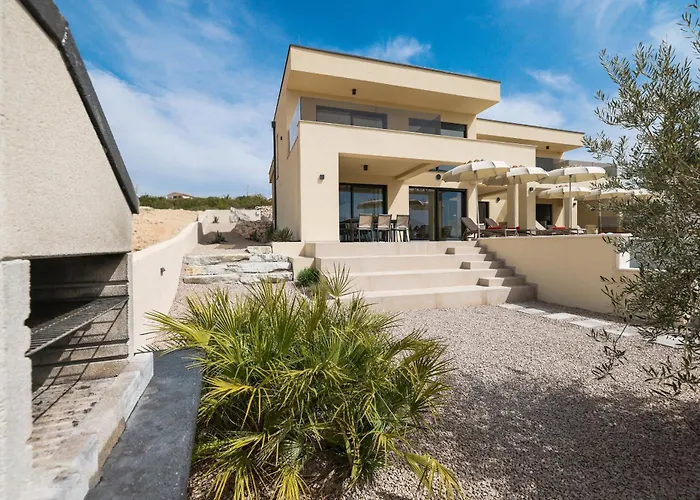 Novue With Pool * Maslenica