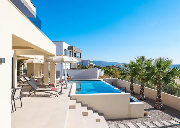 Novue With Pool فيلة