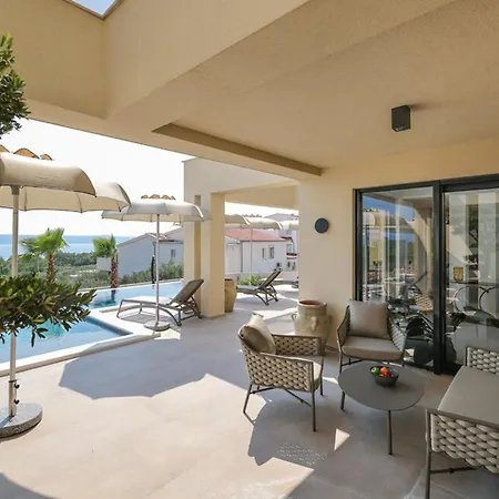 Villa Novue With Pool