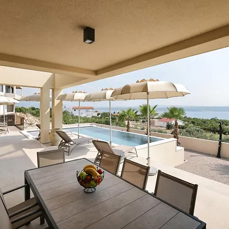 Villa Novue With Pool