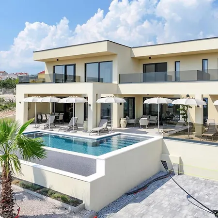 Novue With Pool