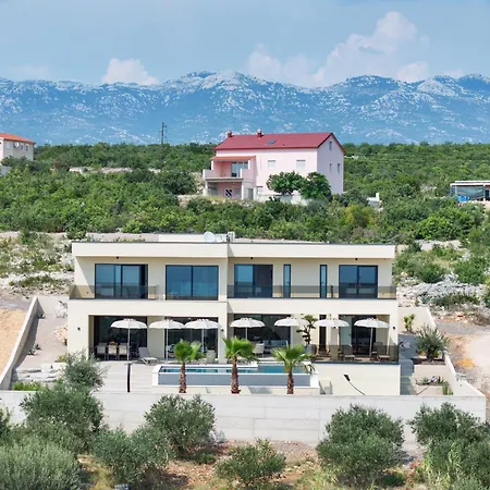 Novue With Pool * Maslenica