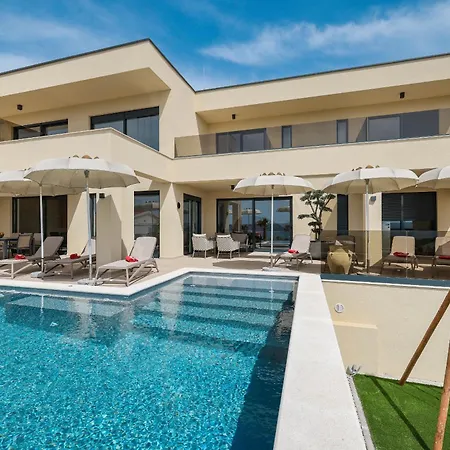 Novue With Pool Villa Maslenica