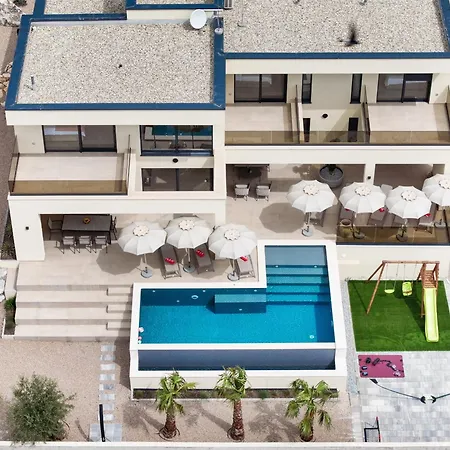 Novue With Pool