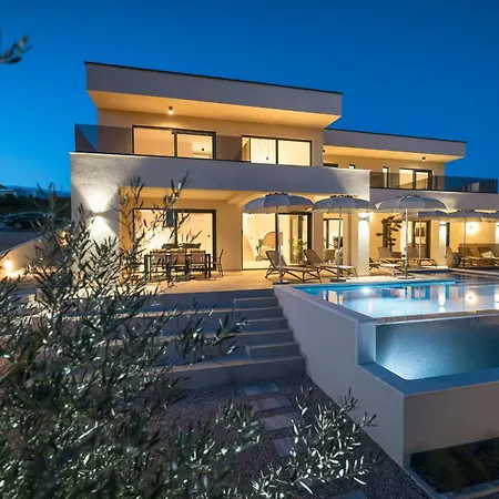 Novue With Pool * Maslenica