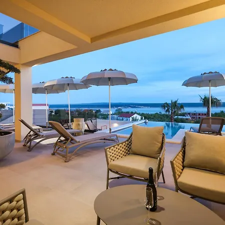 Vila Novue With Pool *