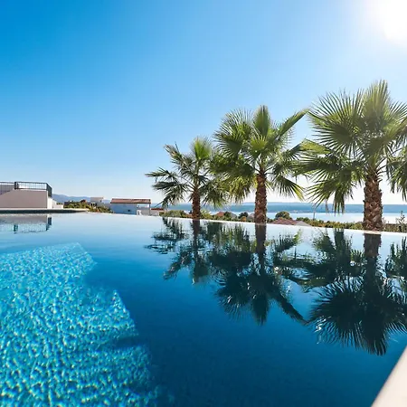 Novue With Pool Maslenica