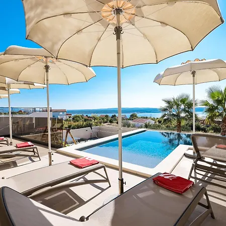 Novue With Pool Villa Maslenica