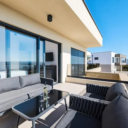 Novue With Pool Villa