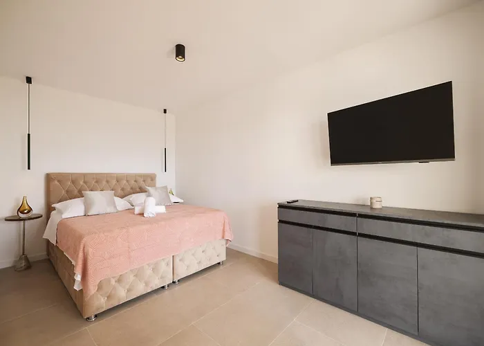 Novue With Pool Масленица